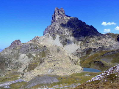 Ossau versant SW et lac de Peyreget.