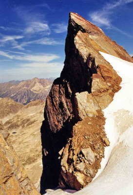 Le sommet du Piton Carr vu du glacier d'Ossoue