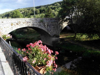St-Cirgues-en-Montagne - Pont sur le Mazan