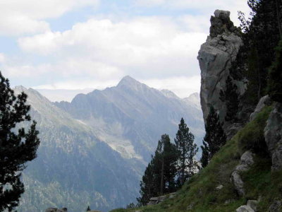 L'Ardiden (2988 m) vu du chemin du Pgure