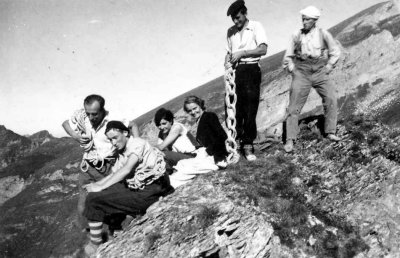 7 Au sommet du Sarrires avec H. Wild 1934
