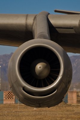 Orbis DC-8 engine