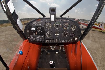 Piper PA18-95 Super Cub cockpit