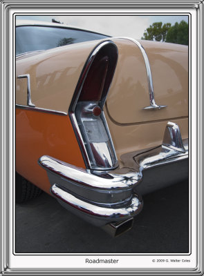 Buick 1956 Roadmaster Tail.jpg