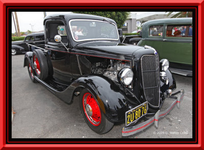 Ford 1935 Custom Black PU-DD.jpg