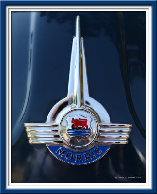 Morris 1950s Blue Cpe Emblem.jpg