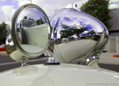 Rolls 1933 White Sedan Irvine 8 Mirror.jpg
