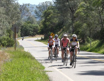 4-23-2010 in hot pursuit lk berryessa_3346 - .JPG