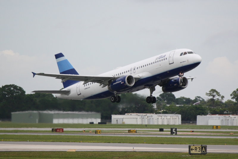 Airbus A320 (N517JB) Blue Moon