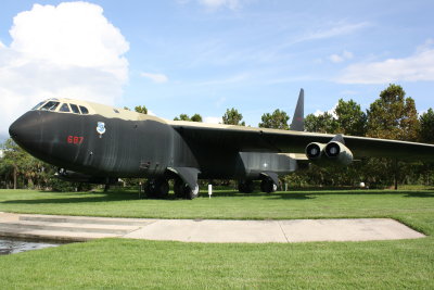 B-52 Stratofortress (56-687) 