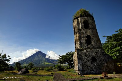 Cagsawa Ruins and Mayon Volcano