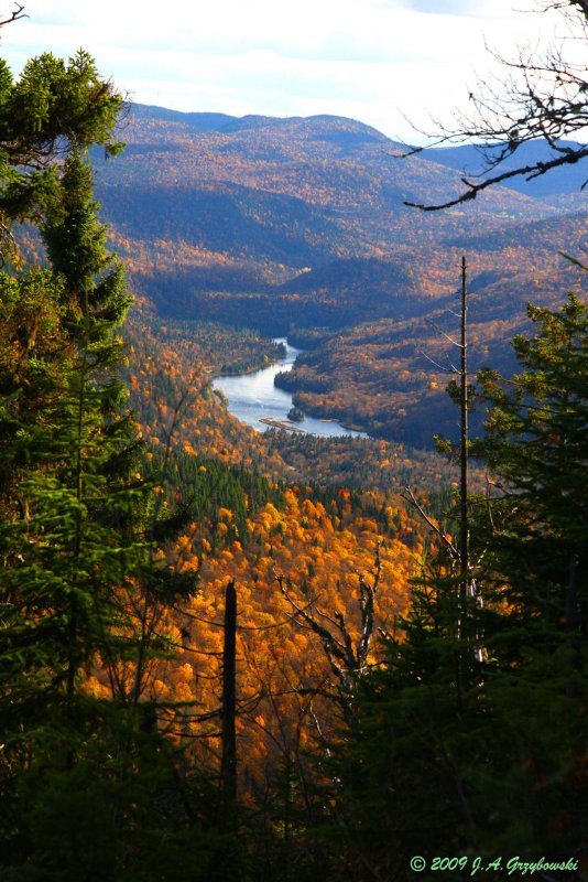 view of valley de Riviere Sautauriski