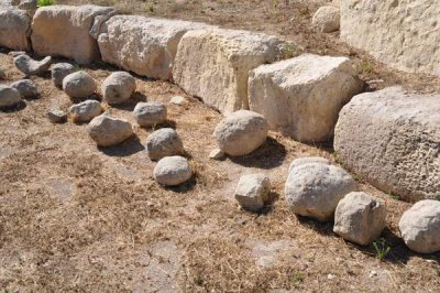 Tarxien Temples - stonerollers on which limestone blocks were transported