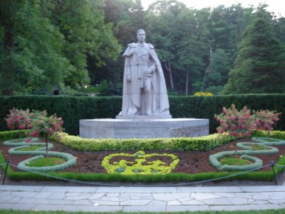 Prince Charles Statue.jpg