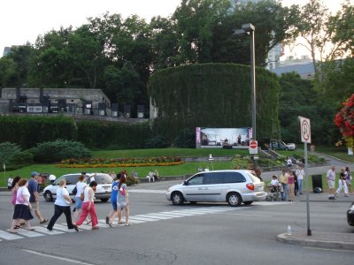Visitors to Niagra Falls.jpg