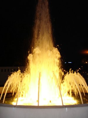 Fountain at Wabash River Pedestrian Crossing 1.jpg