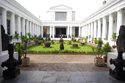 National Museum of Jakarta Courtyard (2).jpg