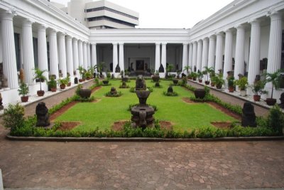 National Museum of Jakarta Courtyard (3).jpg