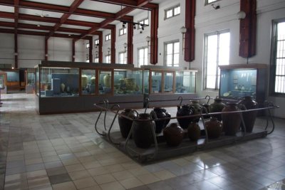 Pottery Exhibit Inside National Museum of Jakarta.jpg