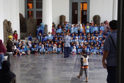 Visitors to National Museum of Jakarta (2).jpg