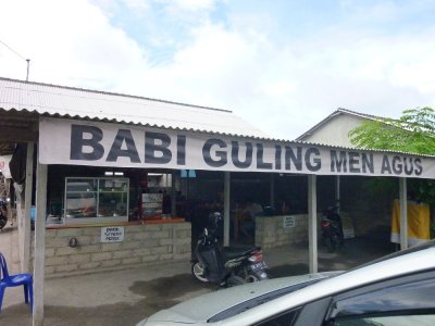 Babi Guling in at a Warung (4).jpg