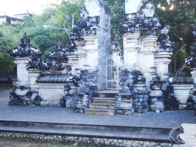 Temple at Uluwatu.jpg