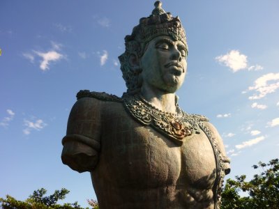 Vishnu Statue at GWK.jpg