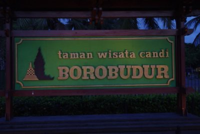 Entrance to Borobudur.jpg