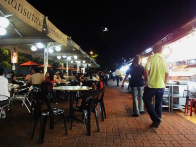 Late Night Eaters in Singapore.jpg