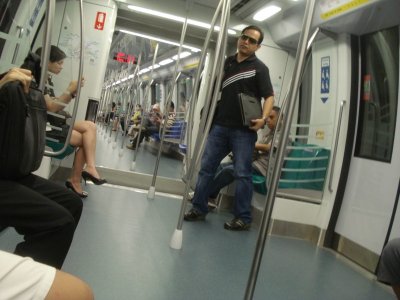 MRT in Singapore (2).jpg