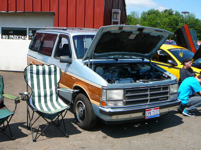 Chuck Green's Blue/Woody Turbo Mini Van.