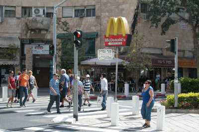 Main intersection in Hadar in Haifa. McDee's is everywhere :-)