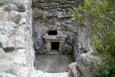 Bet Shearim: Burial Cave of Itzak Zaira, son of Shimon - in the necropolis. Hole above the entrance - how robbers entered.