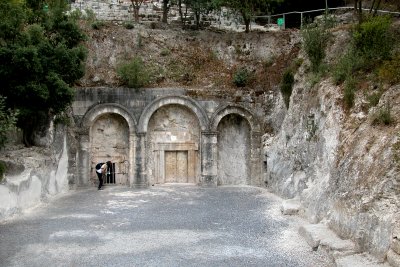 Bet Shearim: Judy looking into the burial Cave of Rabbi Yehuda Hanassi, with a courtyard  - in the necropolis