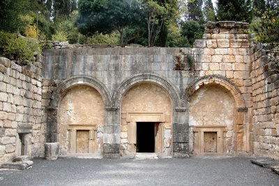 Bet Shearim: The burial Cave of the Coffins, with a courtyard - in the necropolis