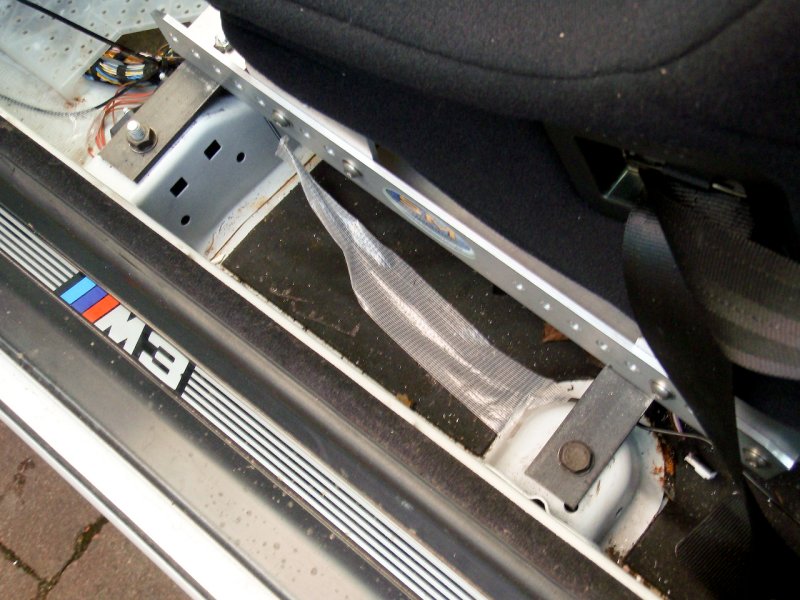 Bucket seat mounting