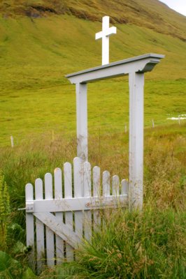 Gamall kirkjugarur vi Fell  Strandasslu.