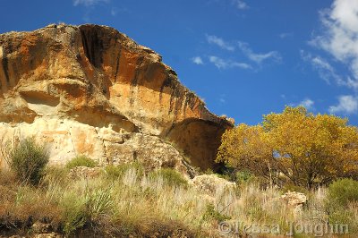 The colours of the sandstone cliffs are beautiful