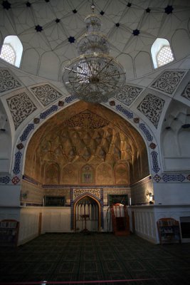 Bolo Hauz Mosque Interior
