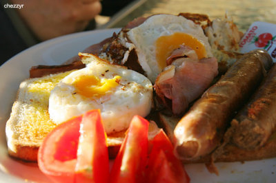 3802-breakfast, eggs, bacon, sausages, tomatoes, toast