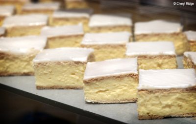 8232- working bakery - vanilla slices