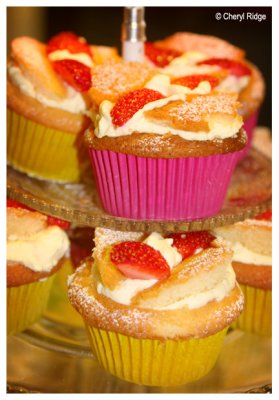 0105- strawberry butterfly cakes