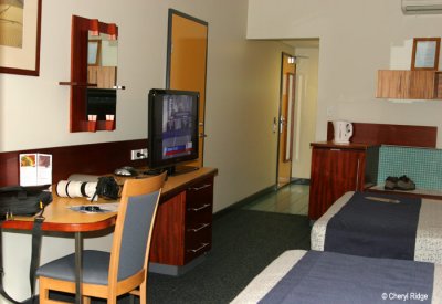 3372-Kingfisher Bay hotel room