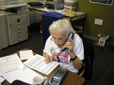 Ms Roslyn Sims volunteering for Barack at the age of 87.jpg
