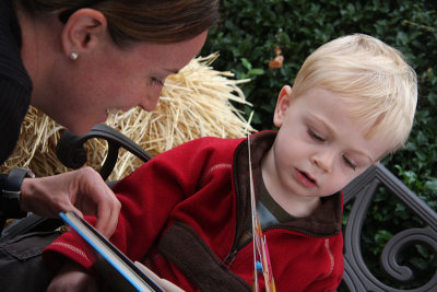 Jen and Jonas Reading