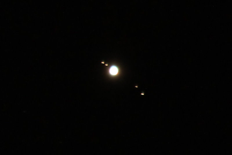 jupiter and 4 moons 1157.jpg