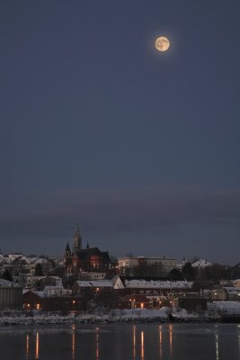 First Light Moon shot  Biddeford, Maine