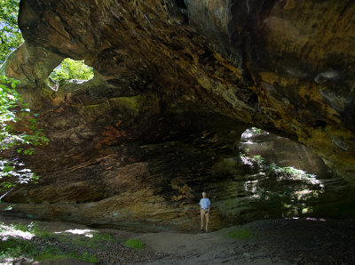 Hole-in-the-rock  Arch