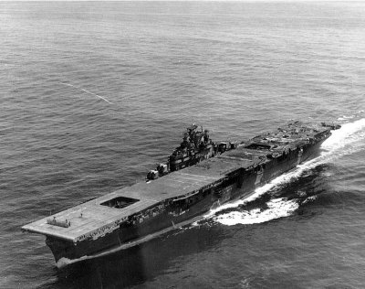 USS_Franklin_CV-13_approaching_New_York_April_1945.jpg