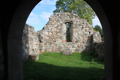 Lilla Rytterne old church ruin